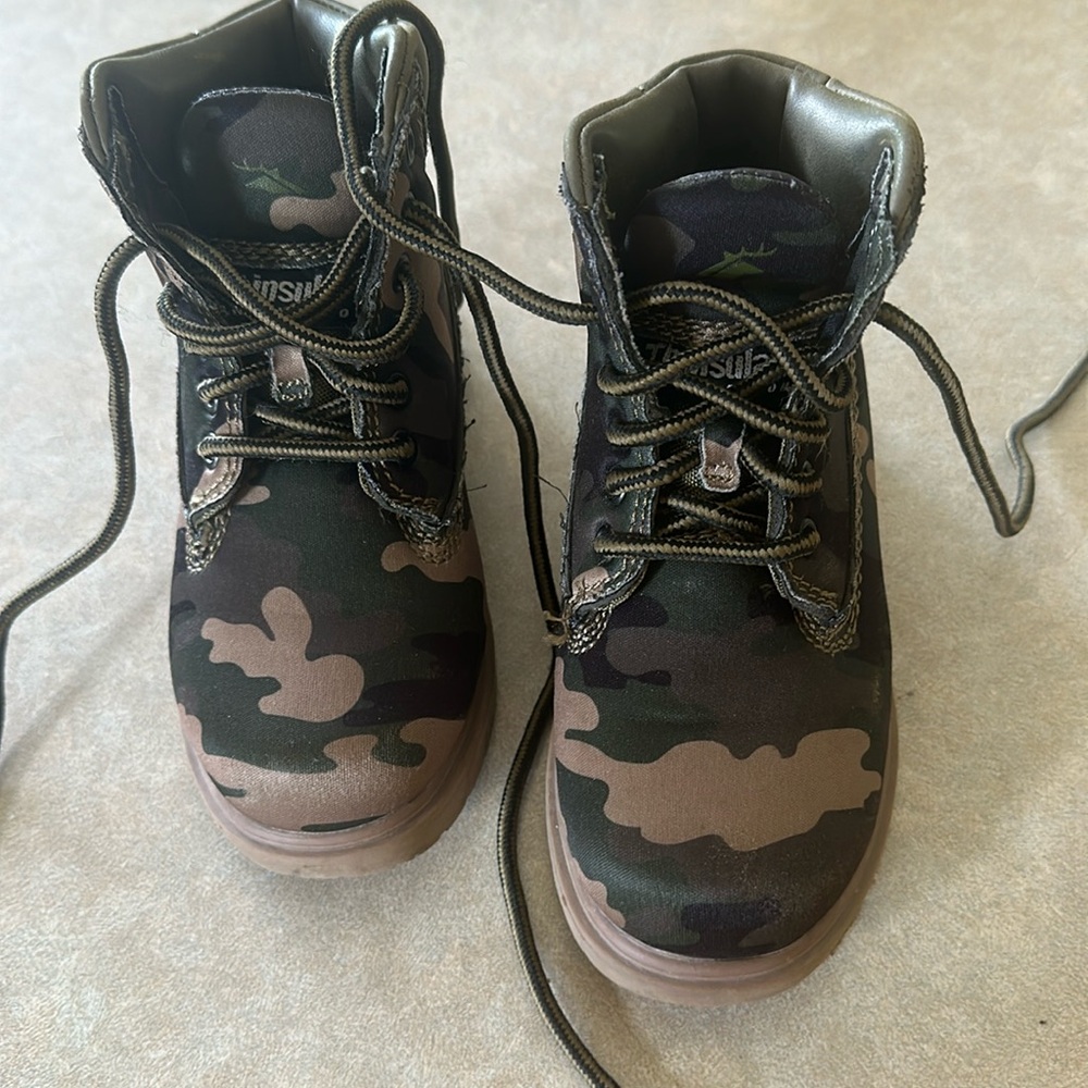 Deer stags camouflage hiking boots